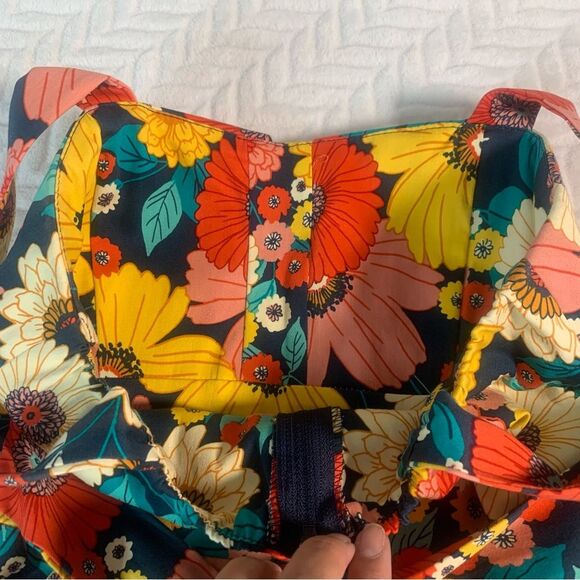 VARGA Cheerful Flower Sleeveless Retro Dress - Picture 7 of 10